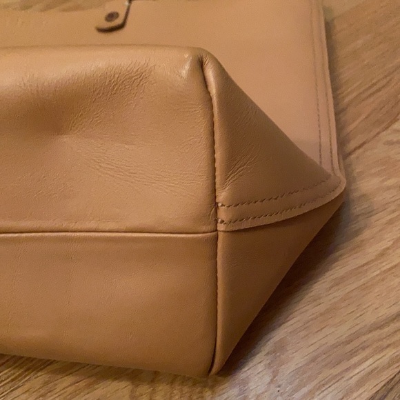 FEED Project Tote Camel Leather Shopping Bag - FEED a 100 - Picture 6 of 12